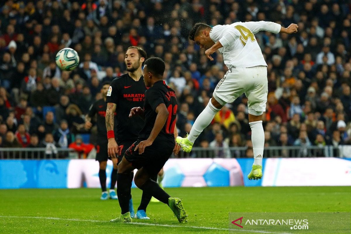 Casemiro antar Madrid atasi Sevilla dan naik ke puncak klasemen