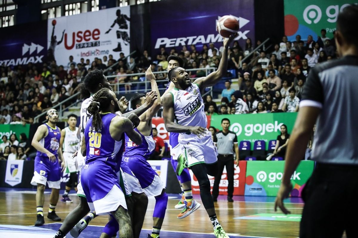 Ringkasan IBL:  Pacific lanjutkan peran penjerat raksasa