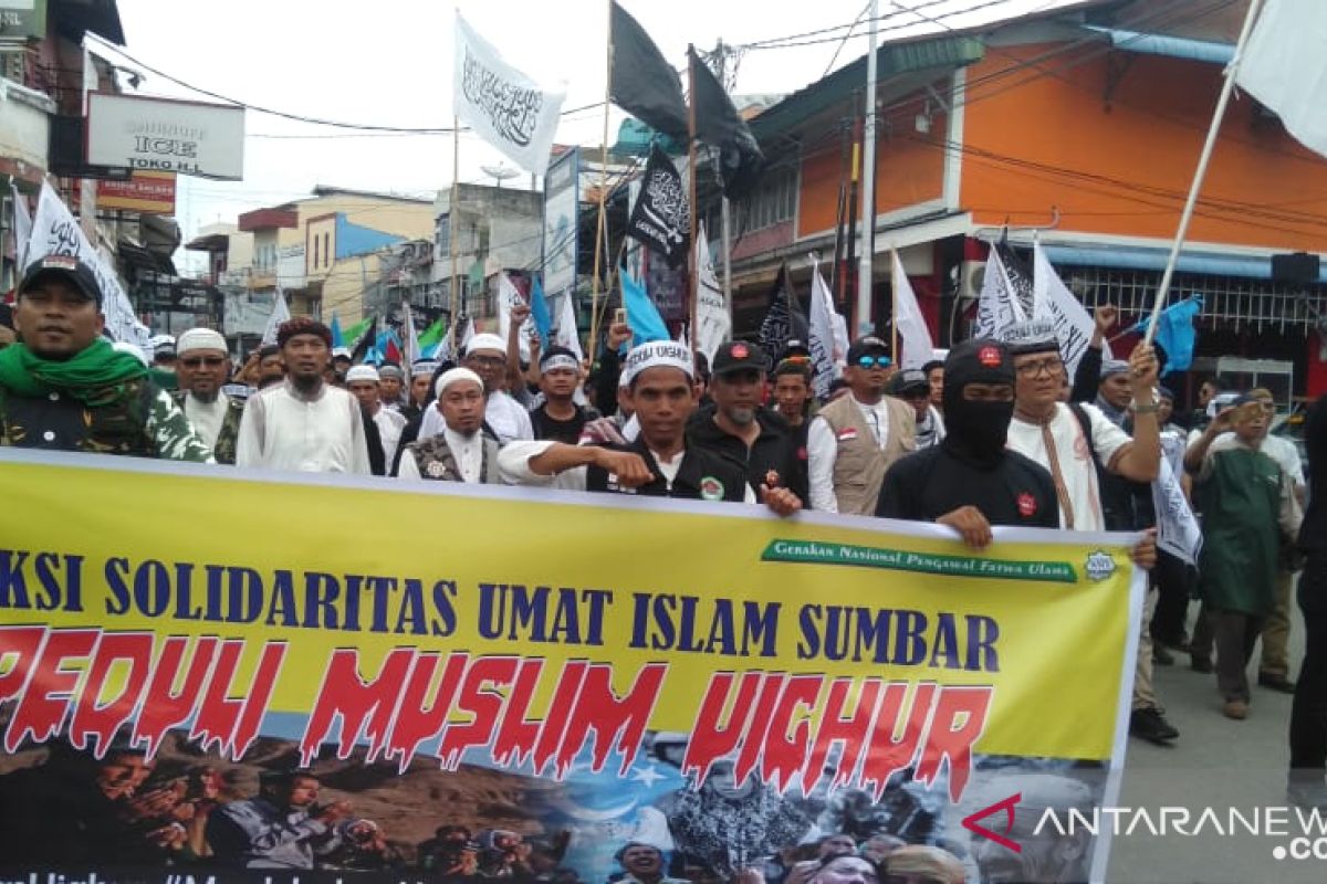 Ratusan muslim gelar aksi solidaritas Sumbar Peduli Muslim Uighur