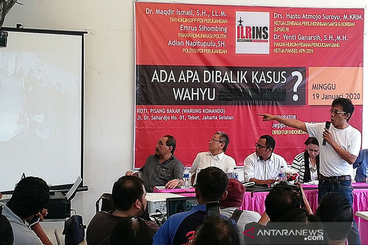 Tampilkan rekaman CCTV, Adian luruskan kabar penggeledahan DPP PDIP