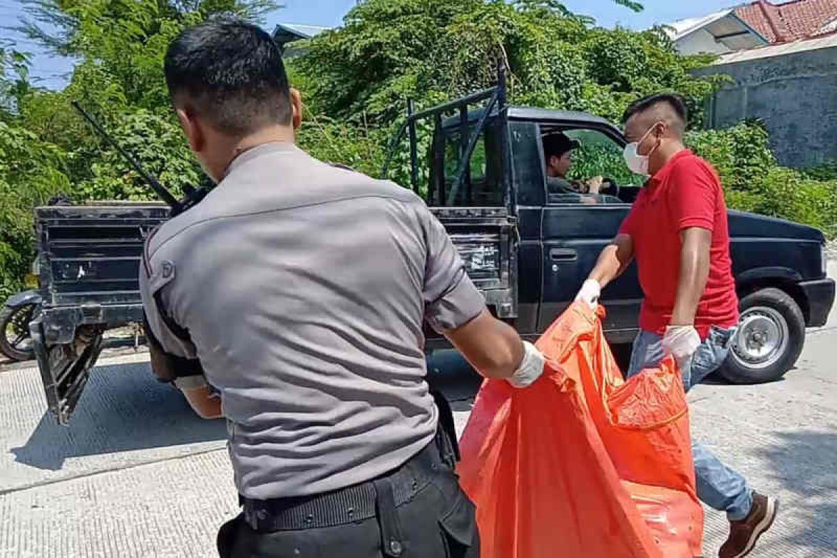 Warga temukan mayat wanita di semak belukar