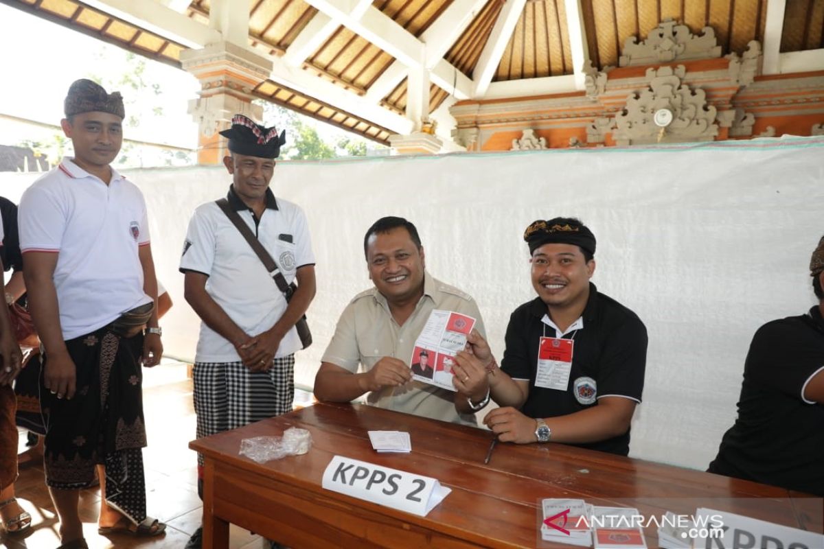 Bupati Gianyar memantau pemilihan kepala desa serentak