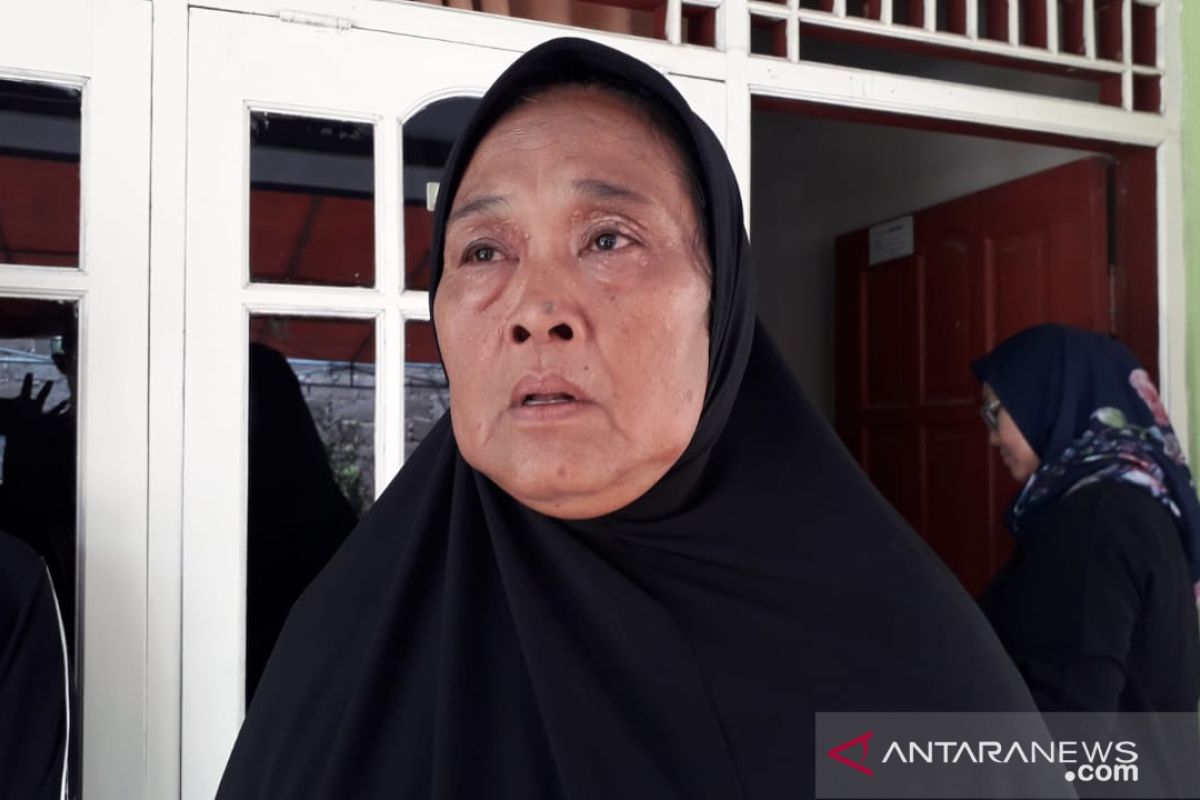 Ibu dari sopir bus yang alami kecelakaan di Subang minta maaf