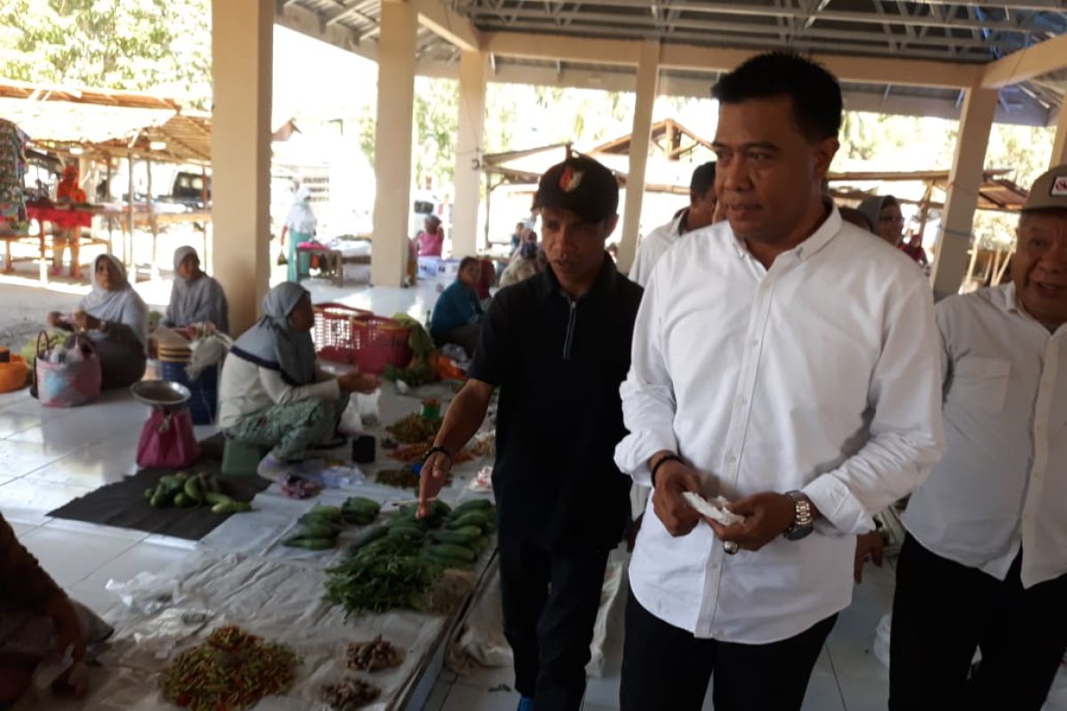 Sigi's sunday market reopened after being destroyed earthquake