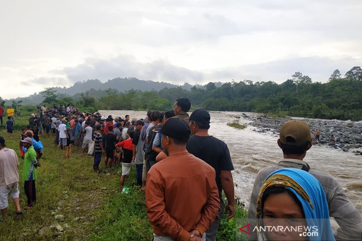 Jembatan putus, 29 orang didominasi anak-anak pelajar SMP menjadi korban