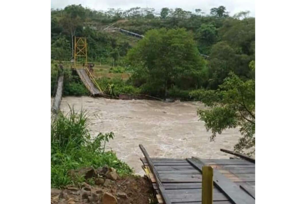 29 orang jadi korban jembatan putus di Kaur Bengkulu