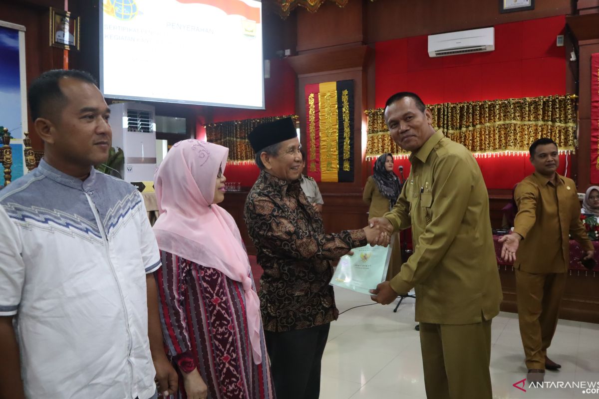 Wako Pariaman serahkan ratusan sertifikat tanah program PTSL 2019