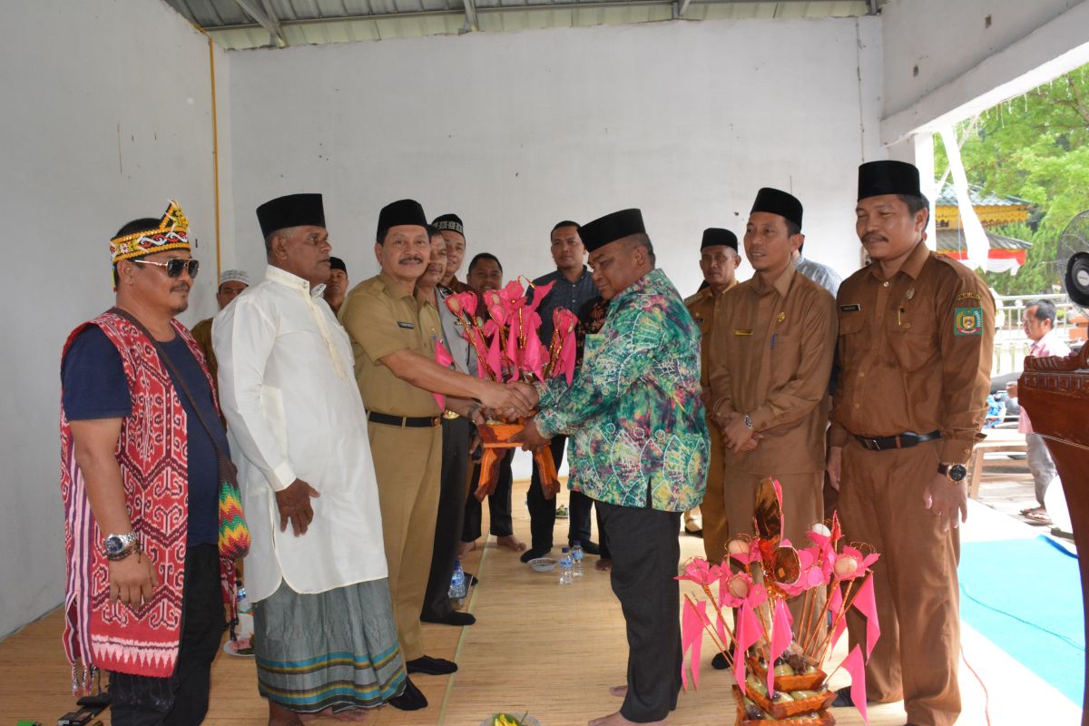 Sekda Langkat sangat terkesan dengan budaya mengayunkan anak suku Banjar