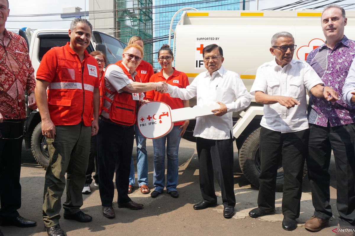 IFRC serahkan bantuan 11 truk untuk perkuat kinerja aksi kemanusiaan PMI