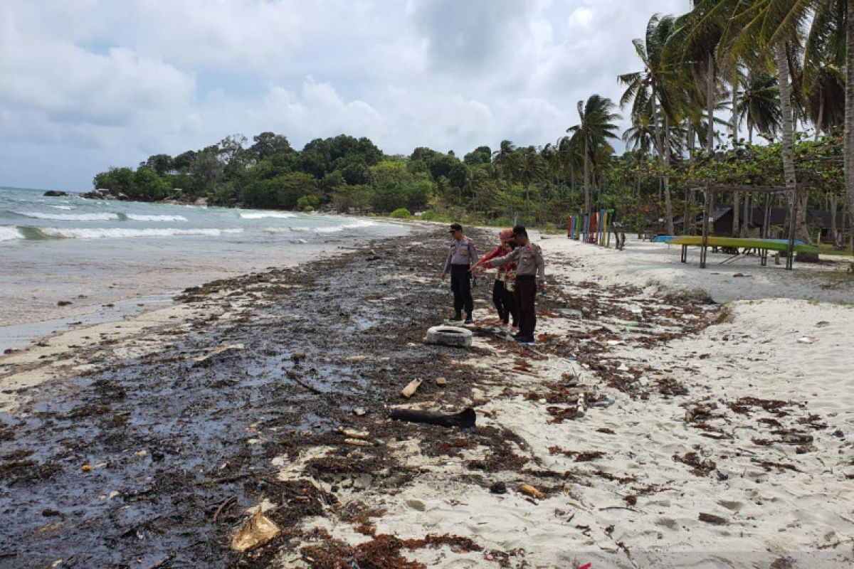 Kapal asing sengaja buang limbah minyak hitam di perairan Pulau Bintan