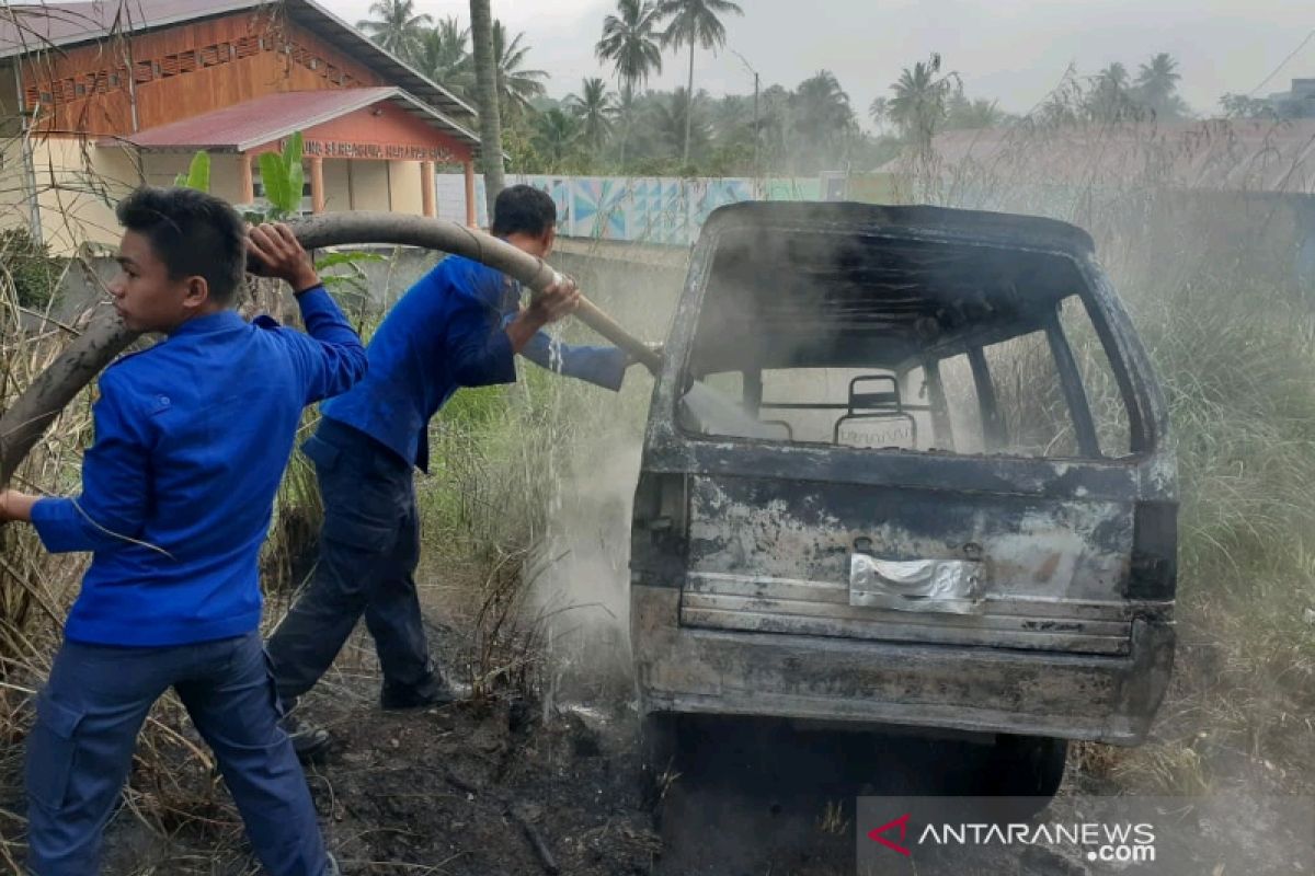 Mobil pengangkut BBM ilegal terbakar di Padangsidimpuan