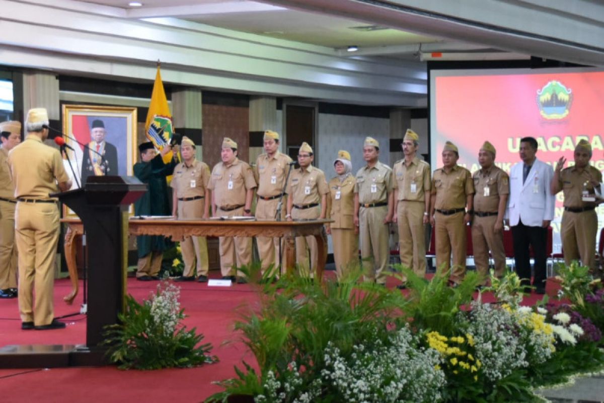 Ganjar Pranowo ancam copot pejabat baru yang tidak bisa bekerja