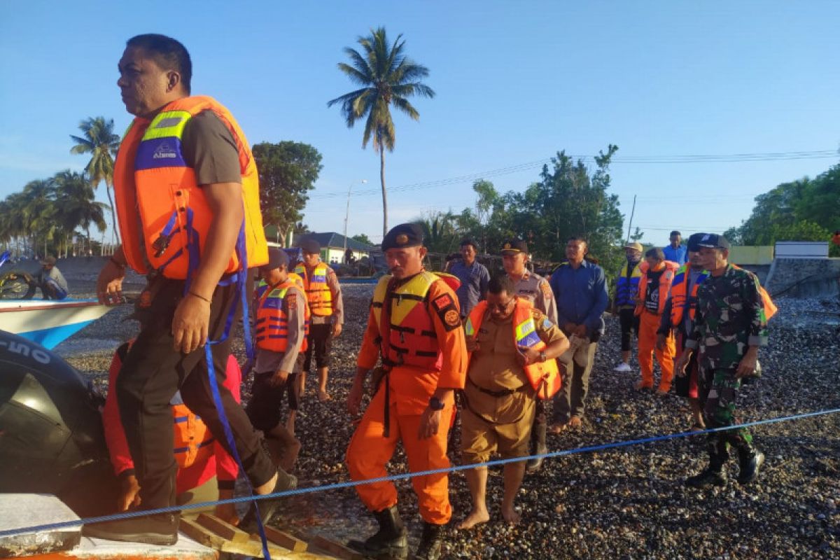 Bupati Buton Selatan Ikut Serta Pencarian Warganya Yang Hilang Saat Melaut