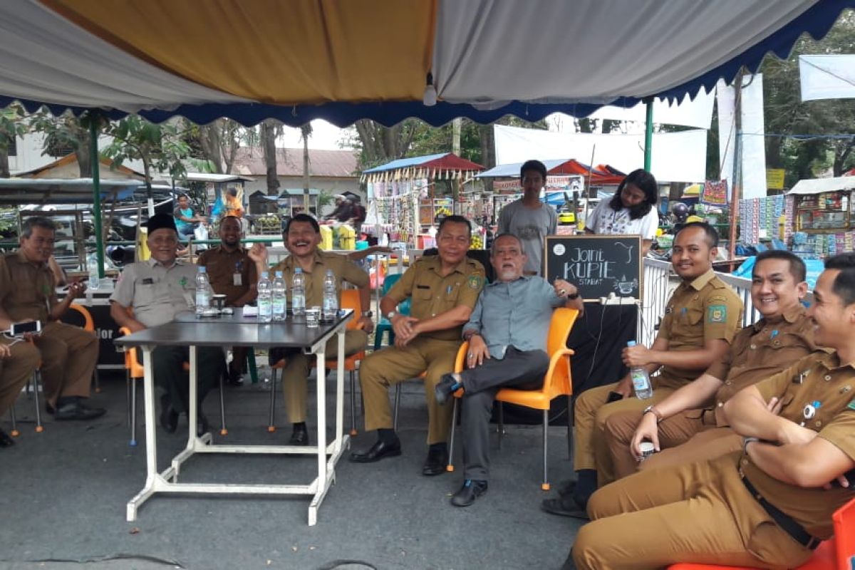 Sekda Langkat ngopi bareng di warung kopi 