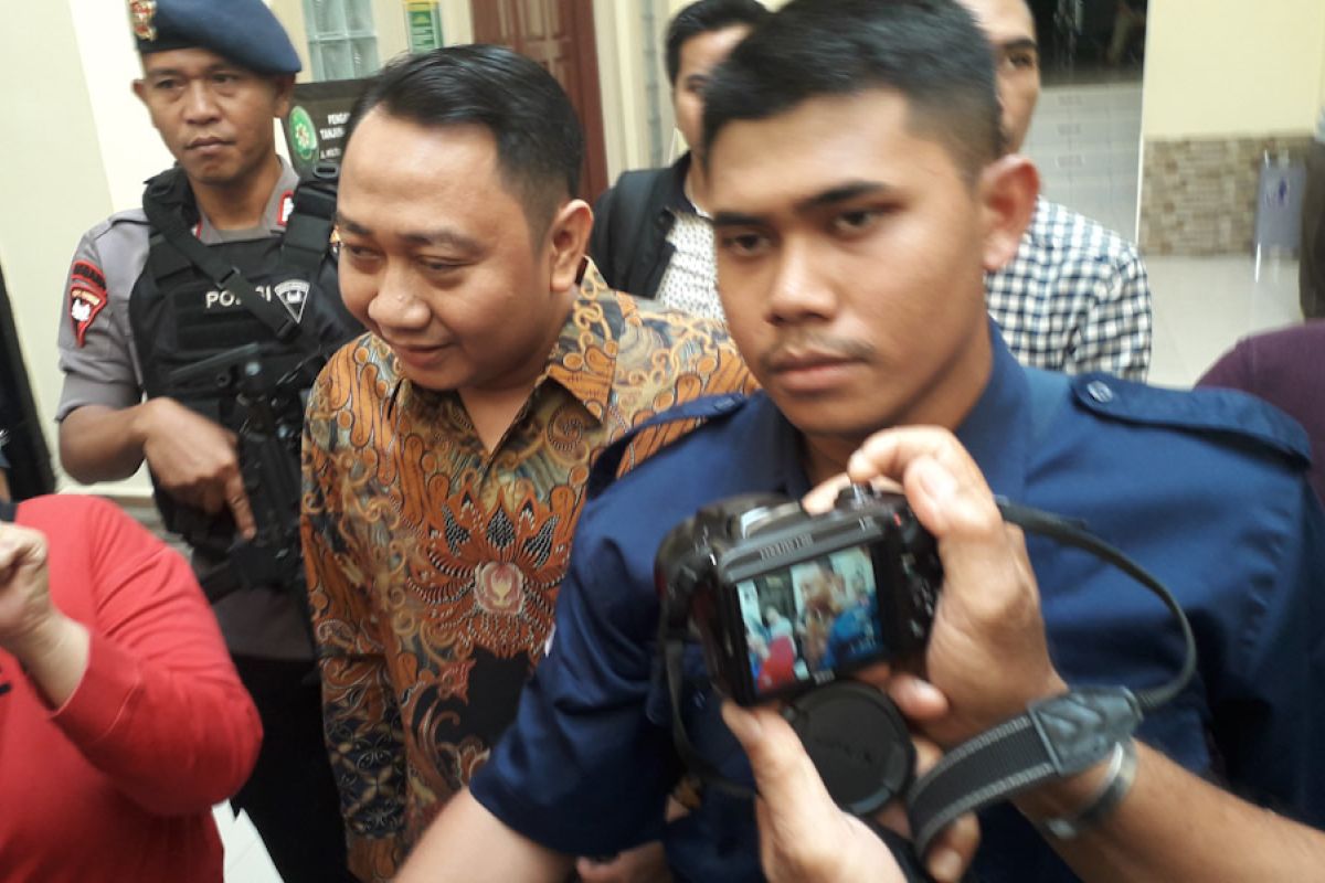 Bupati dan mantan Wakil Bupati Lampung Utara jadi saksi sidang suap fee proyek