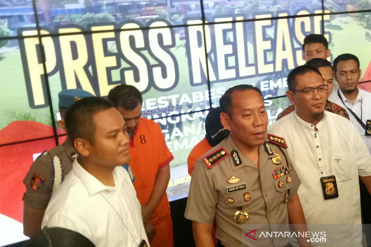 Satreskrim Polrestabes Palembang ungkap  sindikat pemalsu SIM