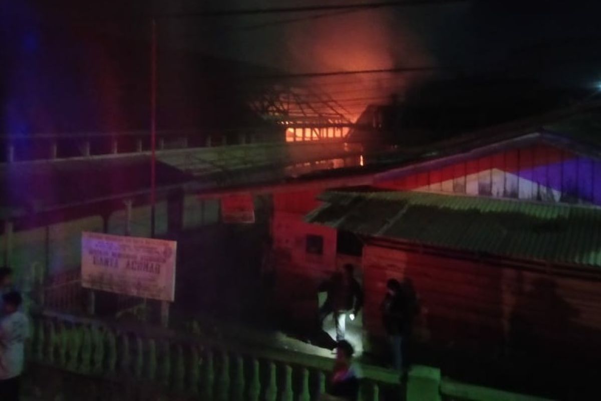 Dua ruang kelas SMK Banta Ahmad di Aceh Tamiang ludes terbakar