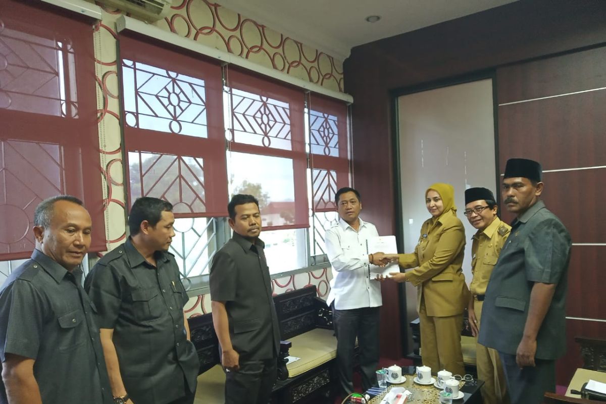 Akhirnya, Bupati-Wabup Jember hadiri undangan Panitia Hak Angket DPRD