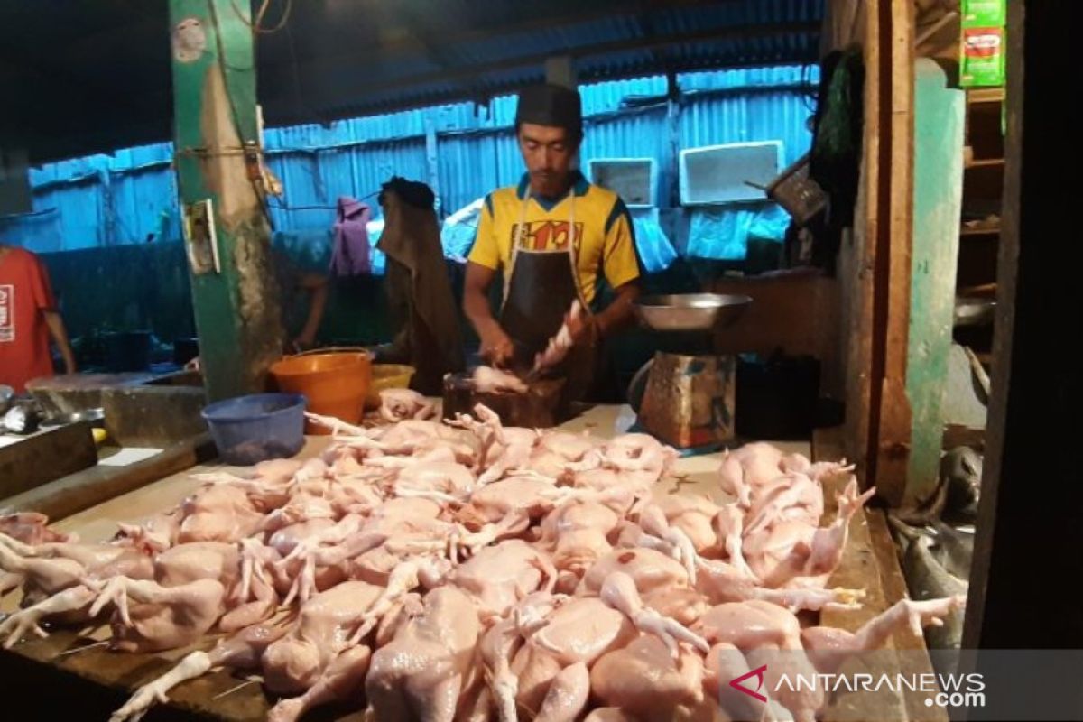 Harga ayam potong murah  jelang Imlek Rp20.000 perkilogaram di Pekanbaru