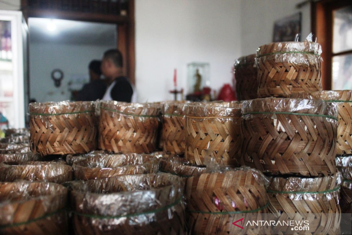 Pesanan kue keranjang jelang Imlek disebut menurun, ini penyebabnya