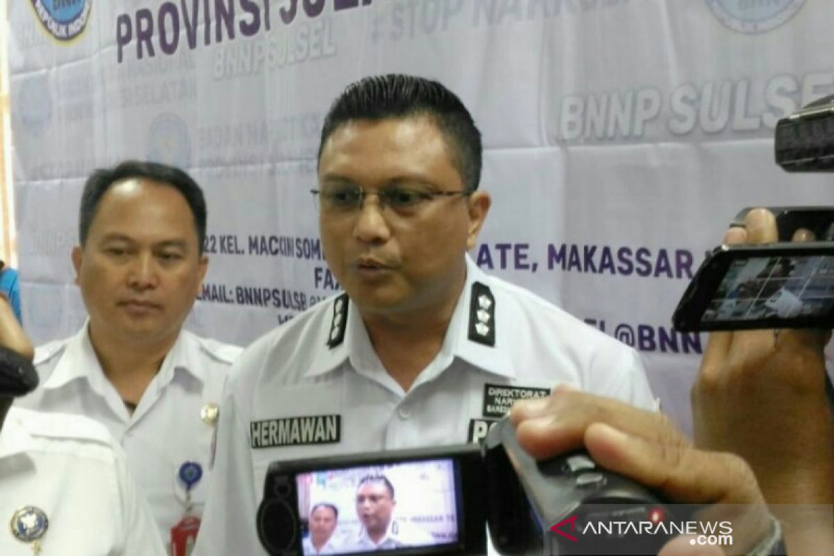 Polda Sulsel menangkap pelajar karena menjadi kurir narkoba