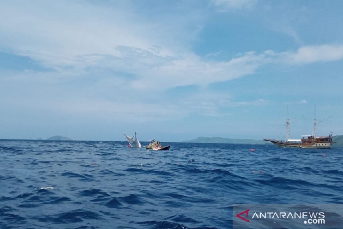 Kronologis kecelakaan kapal pinisi angkut wartawan di Labuan Bajo