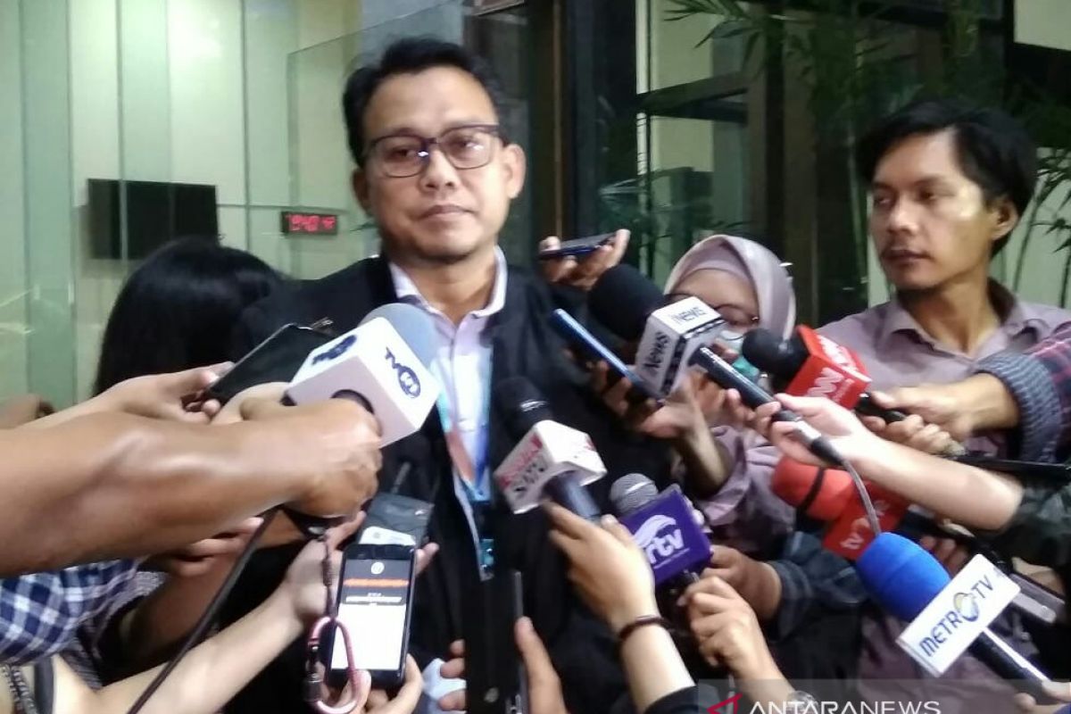 KPK konfirmasi advokat PDIP Donny Tri soal aliran uang ke Wahyu Setiawan
