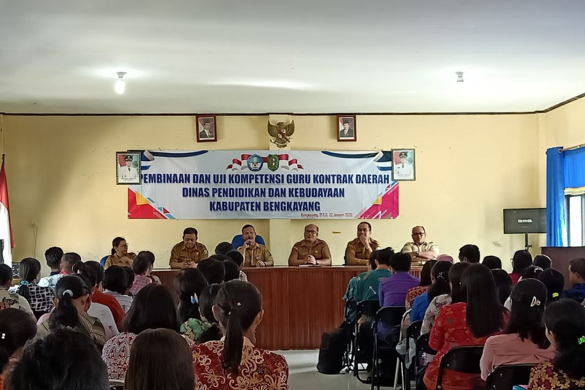 Ratusan guru kontrak daerah Bengkayang uji kompetensi