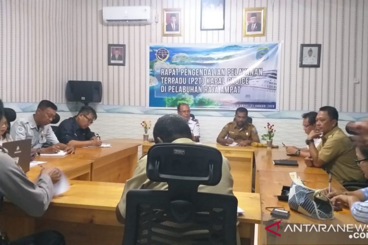 Ingin lihat burung cenderawasih, wisatawan mancanegara ke Raja Ampat