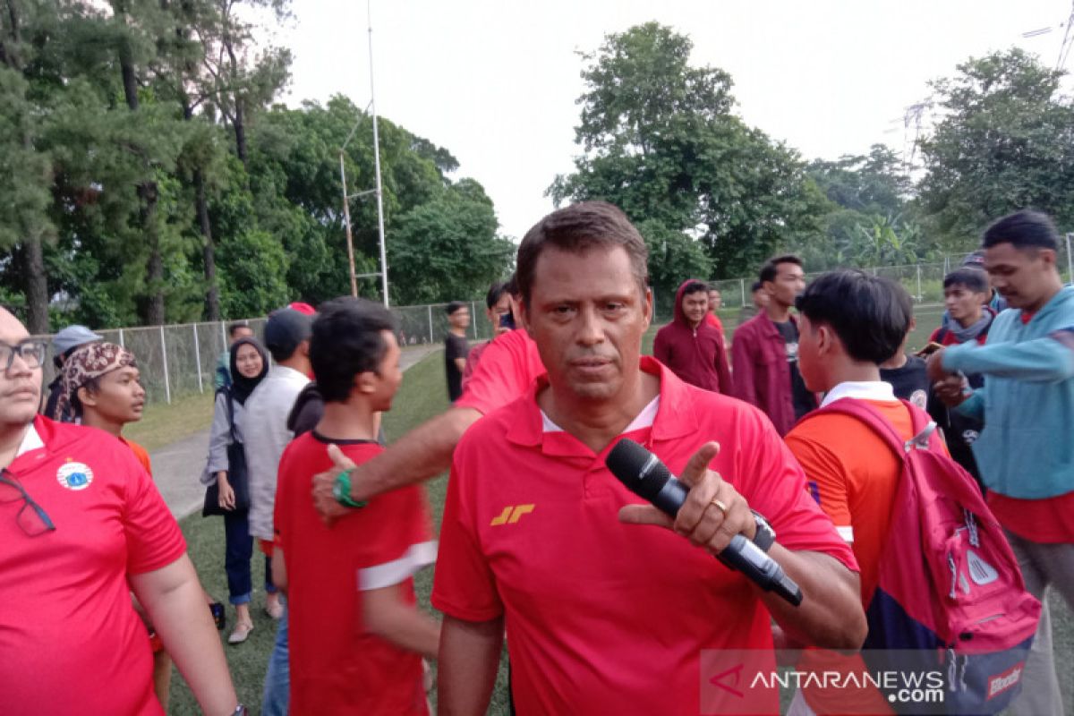 Pelatih Persija Jakarta jadikan juara Liga 1 harapan ulang tahun ke-52