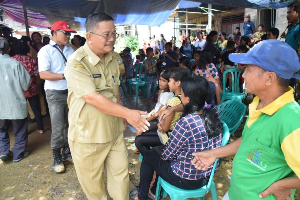 Bupati Rupinus hadiri syukuran kades terpilih Desa Sunsong