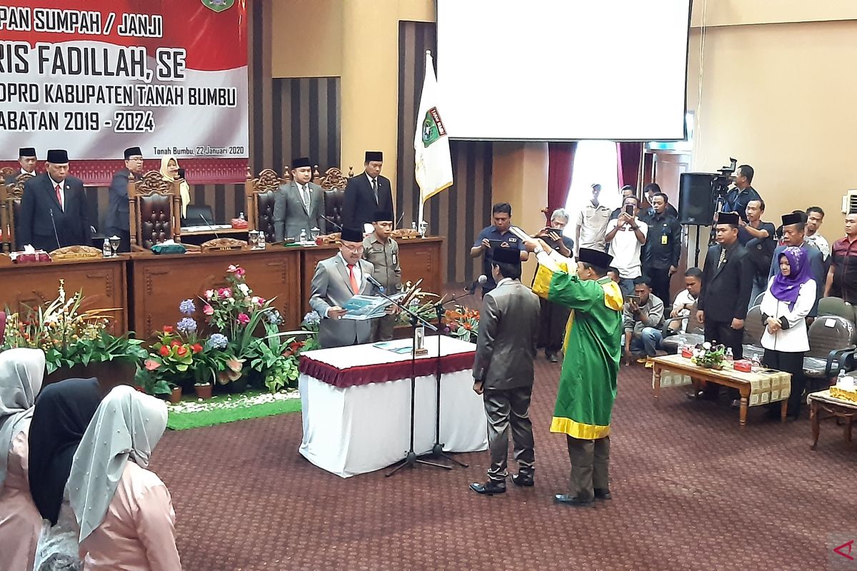 Satu calon anggota DPRD Tanah Bumbu baru dilantik