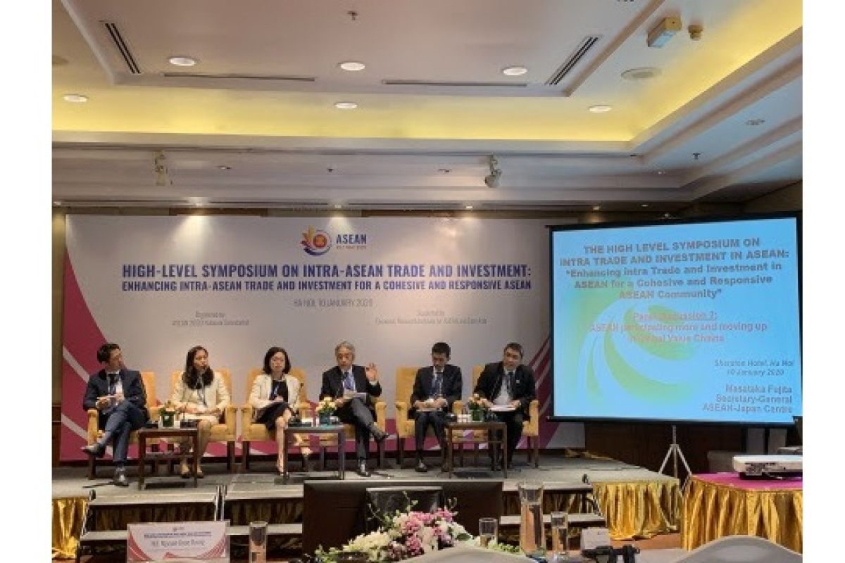 Studi AJC tentang GVC dipresentasikan pada simposium tingkat tinggi tentang Perdagangan dan Investasi Intra ASEAN yang diadakan di Hanoi