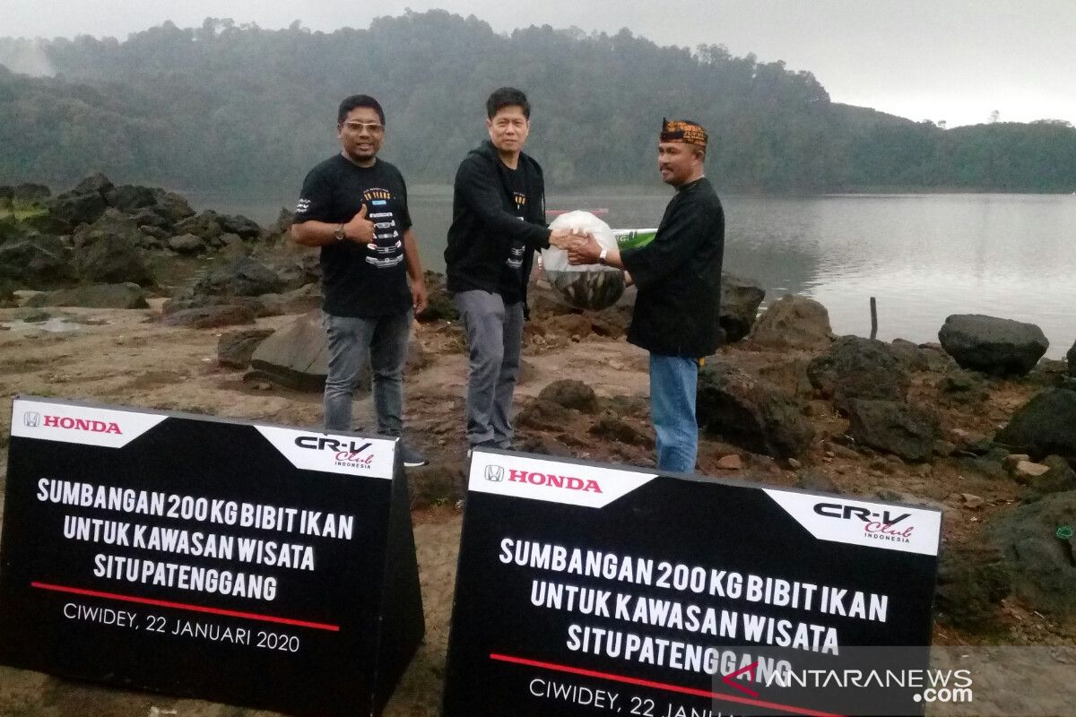 PT HPM serahkan 200 kg bibit ikan di Danau Situ Patenggang