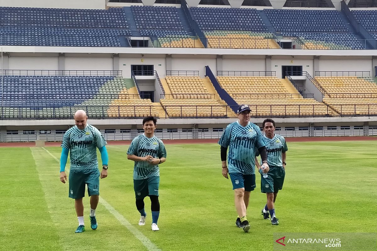 Ezechiel Ndouassel hengkang pelatih Persib akui telah memantau Bruno Matos