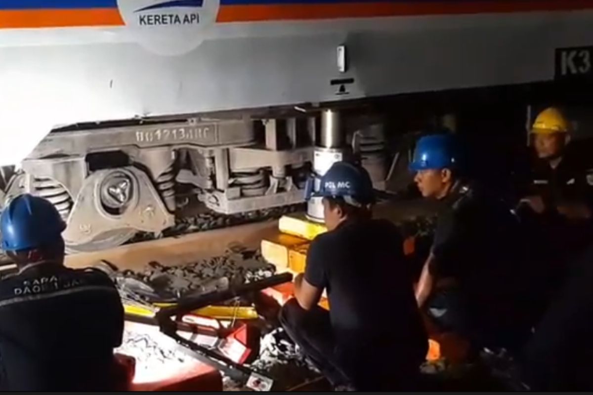 Kereta Tawang Jaya anjlok dievakuasi ke Stasiun Pasar Senen