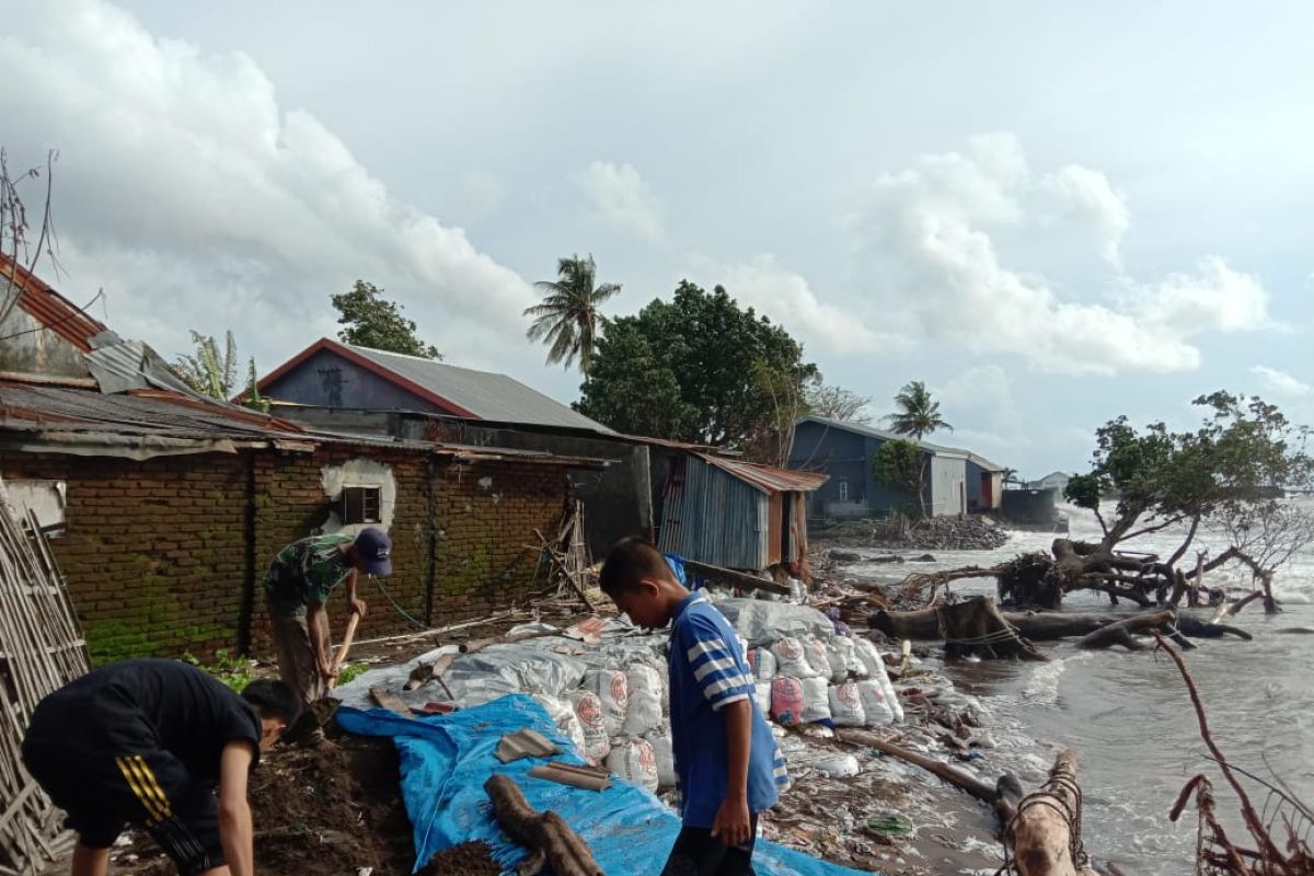 Empat desa di Ende diterjang gelombang pasang