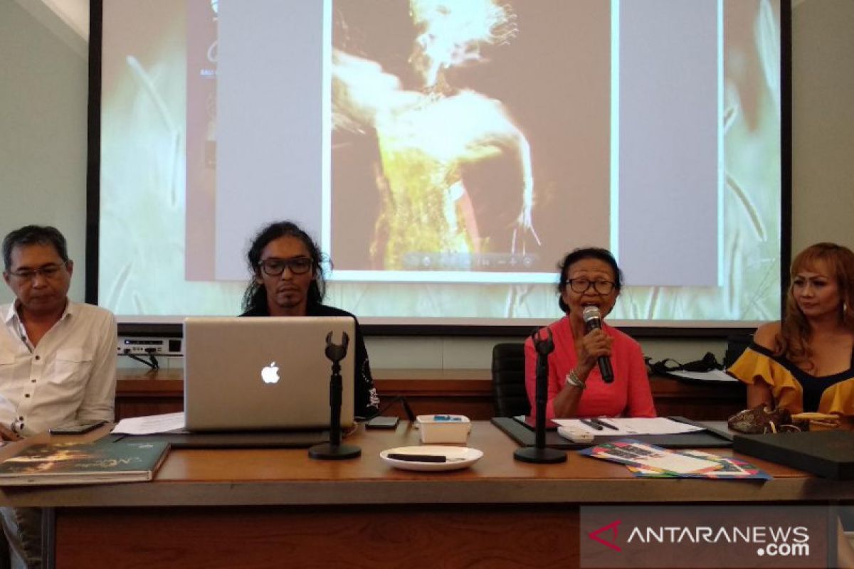 Fotografer Yan Palapa abadikan maestro seni Arini dalam buku foto