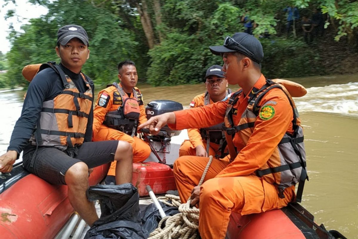 Basarnas masih mencari seorang gadis tenggelam di Sungai Lubai