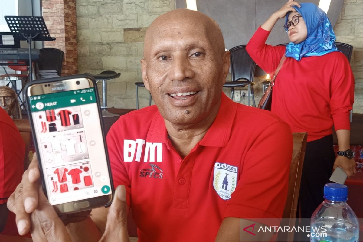 Musim 2020, jersey Persipura didesain sesuai saran pendukung