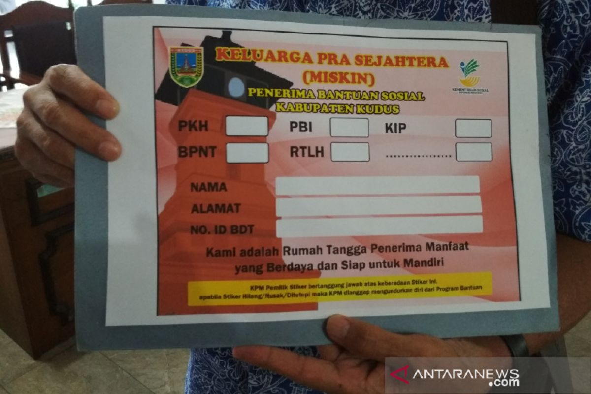 Di Kudus, rumah penerima bantuan sosial bakal dipasangi stiker penanda