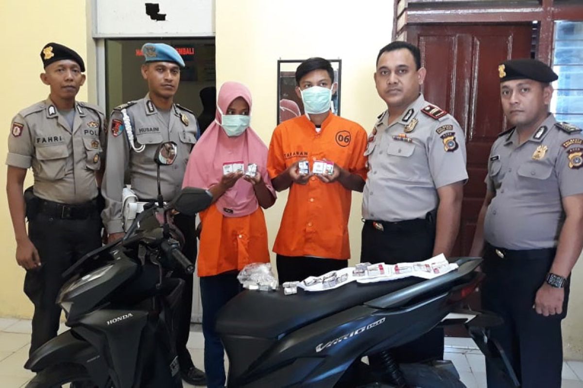 Diduga bongkar toko telepon seluler, suami istri diringkus polisi