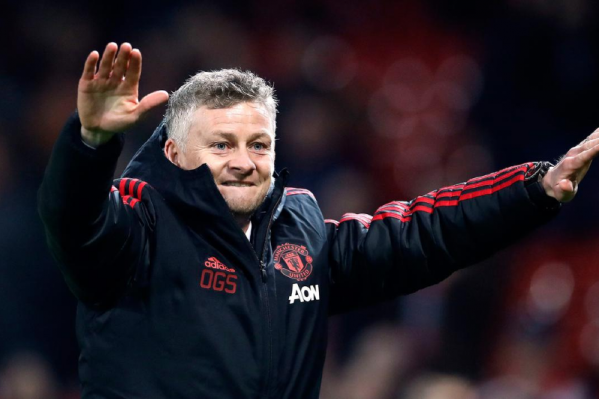 Pelatih MU Solskjaer tantang trio bomber muda tingkatkan kemampuan