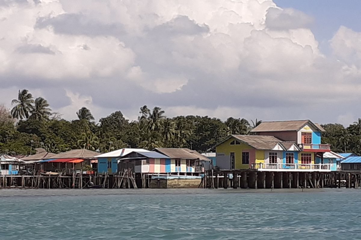 165 rumah dicat warna-warni, Pulau Pecong jadi pulau pelangi