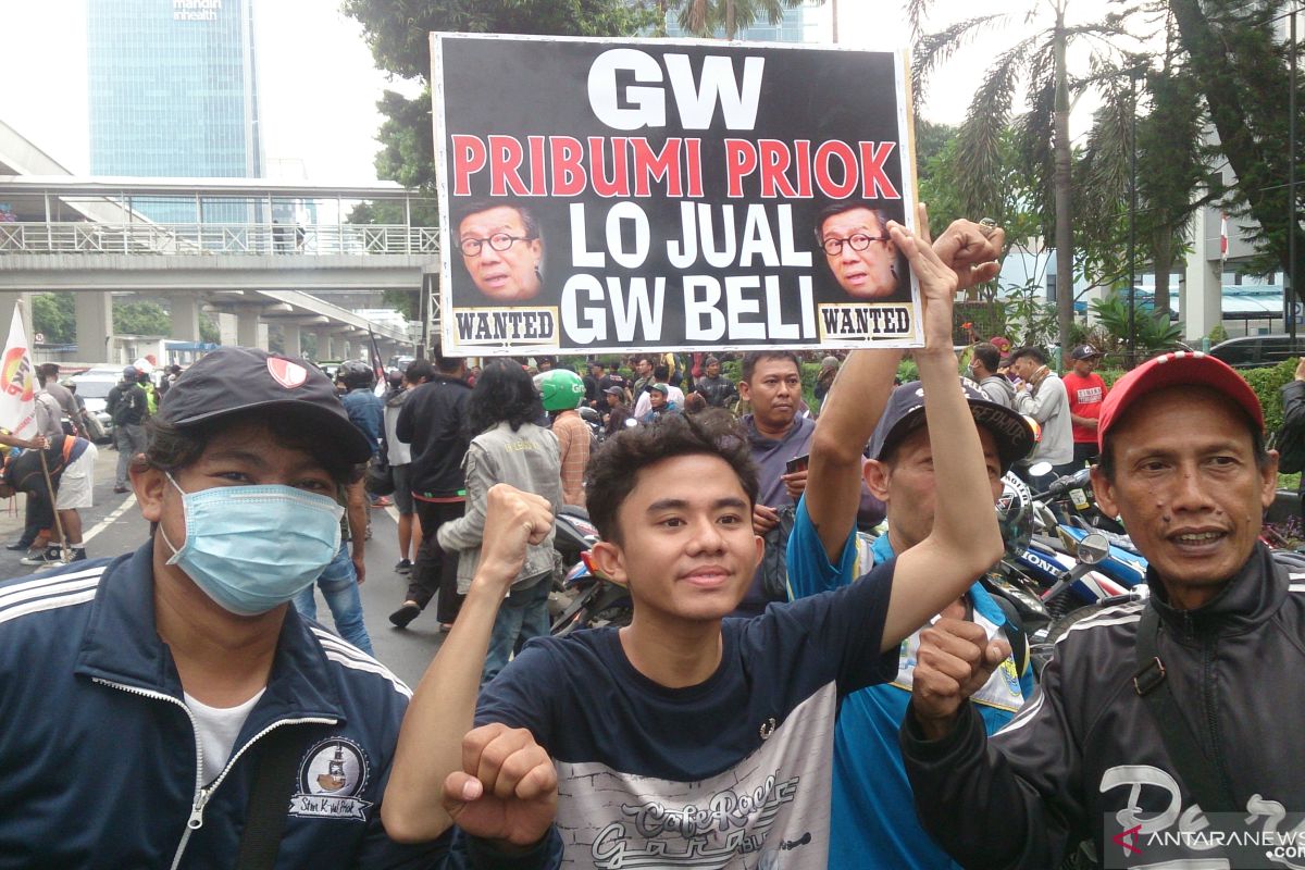 Kemarin, Revitalisasi Monas dihentikan hingga demo Warga Tanjung Priok