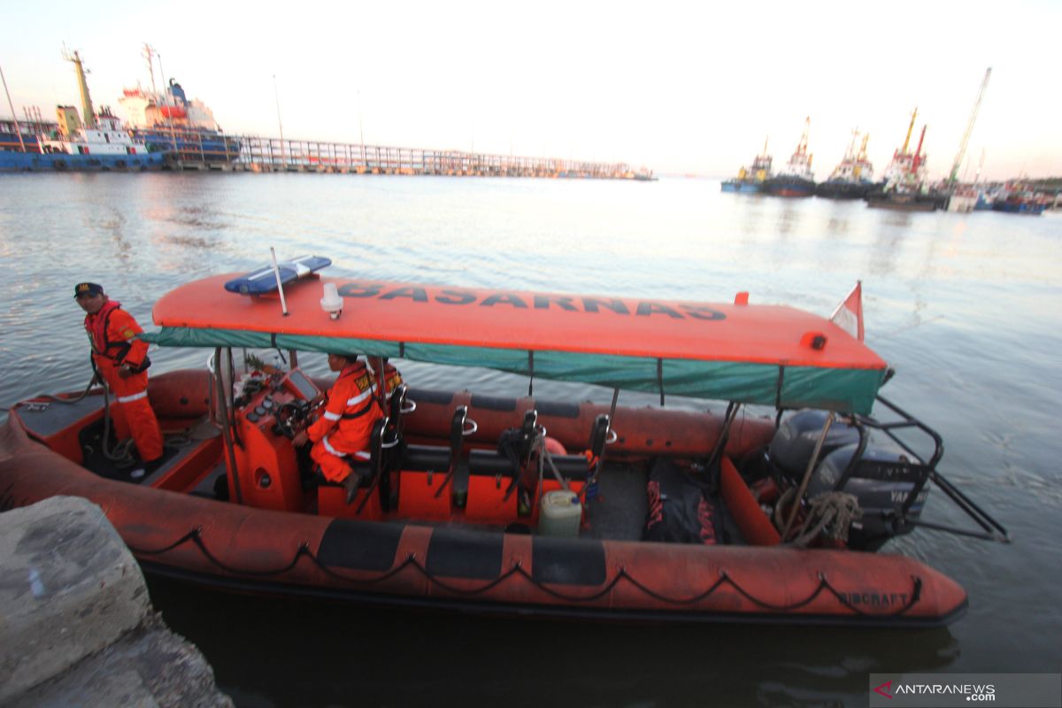 Tim SAR dihadapkan gelombang tinggi cari korban kapal karam di Selat Malaka
