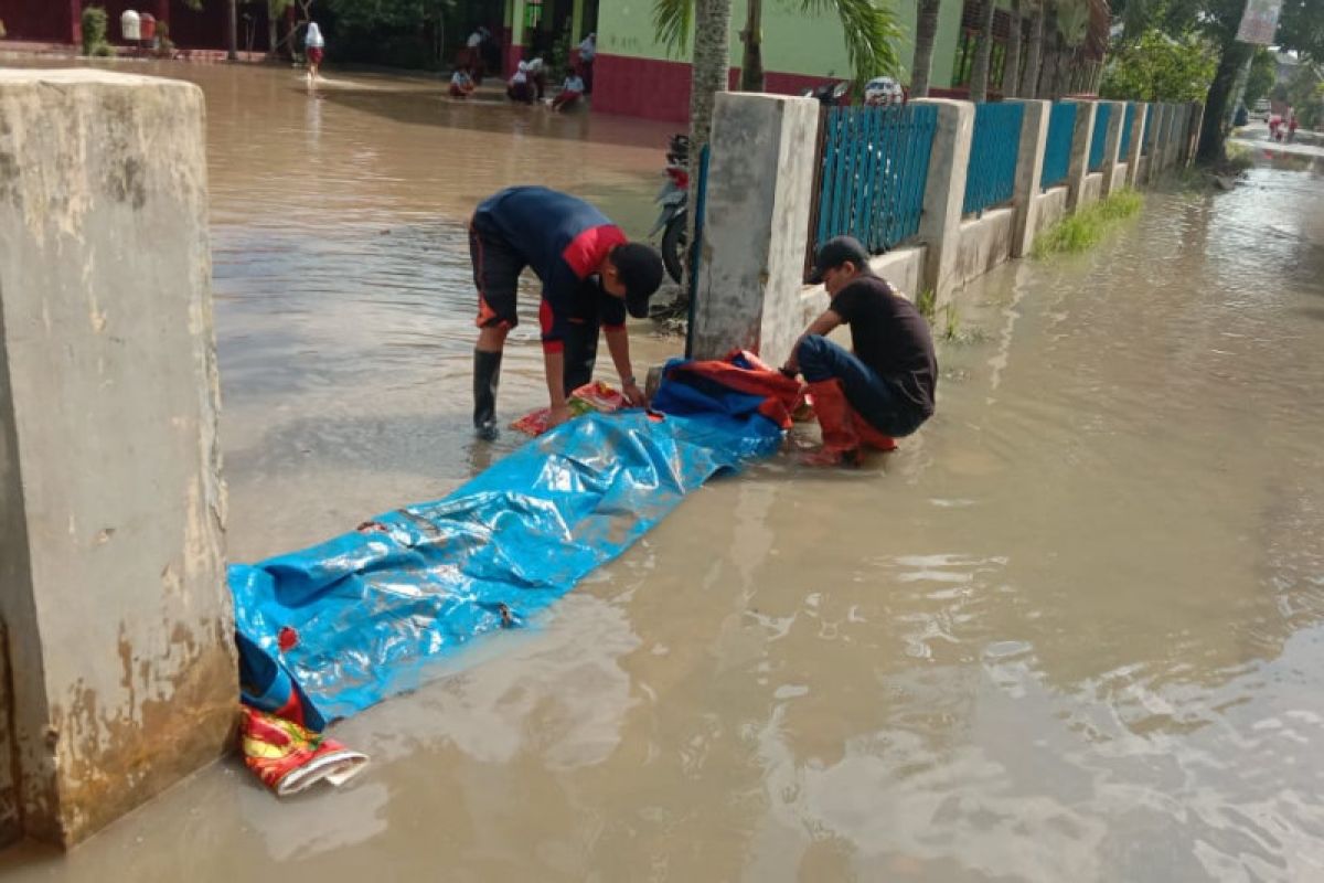 Banjir rendam lima sekolah dan satu taman kenak-kanak di Sukarame