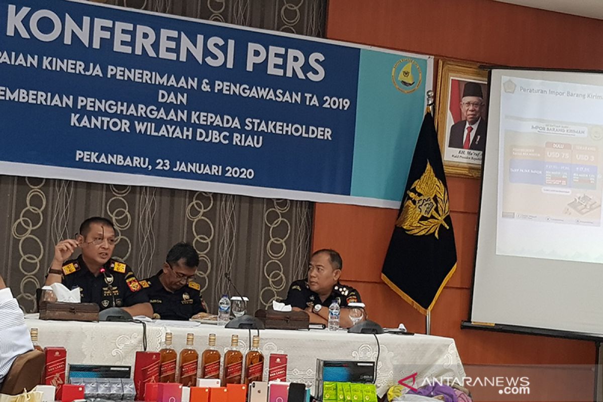 Realisasi penerimaan Bea Cukai Riau 2019 turun 11,43 persen, begini penjelasannya