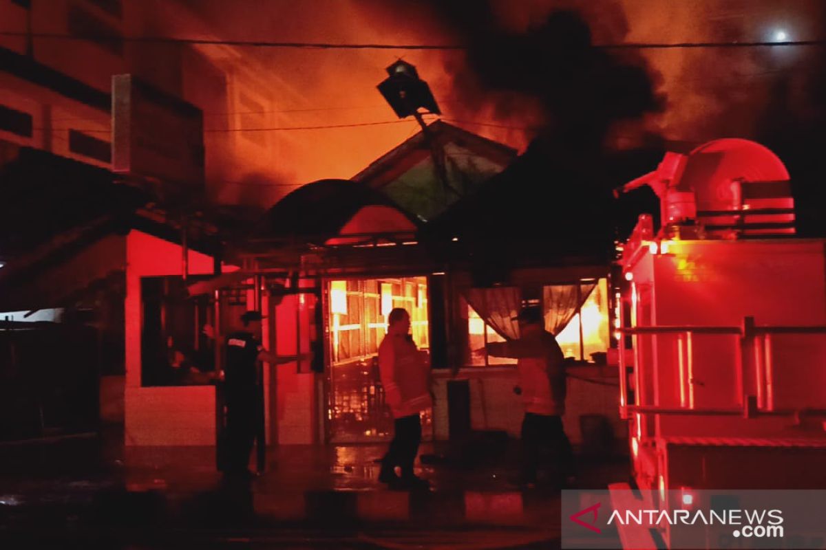 Polresta Ambon selidiki penyebab kebakaran rumah makan Sari Rasa