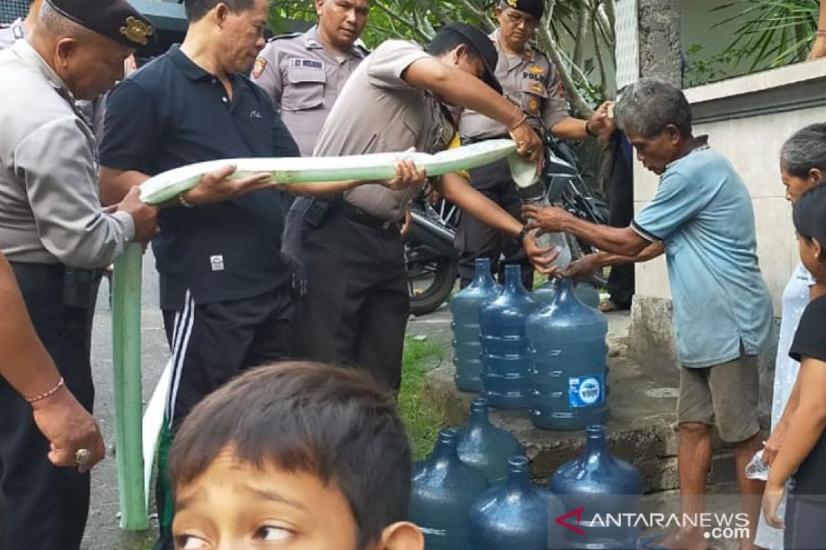 Polres Klungkung  bantu air bersih di Desa Besan